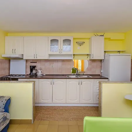 Apartment Maslina *